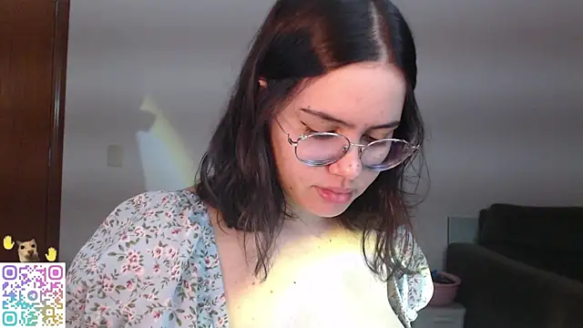 crystalll room online show from 23, 7, 2026