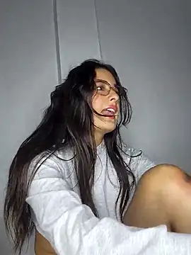 Snapshot of baaby-miiaa chatting on 8, 3, 2025 baaby-miiaa online show from 8, 3, 2025