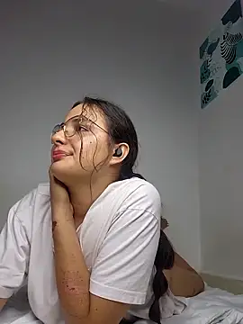 Snapshot of baaby-miiaa chatting on 11, 3, 2025 baaby-miiaa online show from 11, 3, 2025