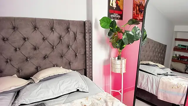 Savannah Cameron online show from 28, 2, 2025