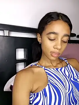 Zoe Sweett18 online show from 5, 3, 2026