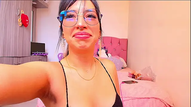 MiaFlamesxxx online show from 2, 4, 2026