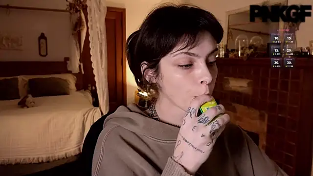 Snapshot of bunnierotten chatting on 4, 2, 2025 bunnierotten online show from 4, 2, 2025