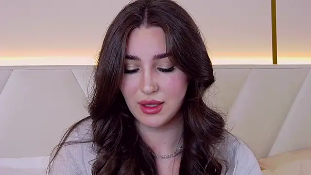 KiraBarlows online show from 24, 2, 2025