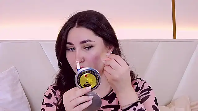 KiraBarlows online show from 27, 2, 2025