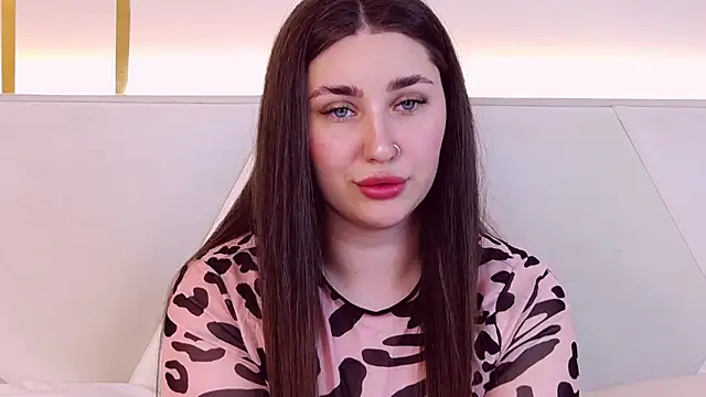 KiraBarlows online show from 6, 3, 2025