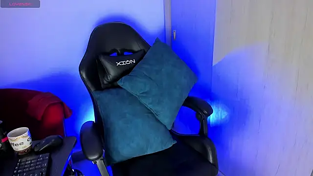 VanneCute1 online show from 12, 10, 2025