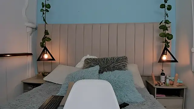 Paulina Lopezz online show from 13, 3, 2025