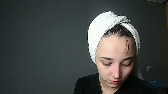 Snapshot of Eva_Gloryy chatting on 4, 10, 2025 Eva Gloryy online show from 4, 10, 2025