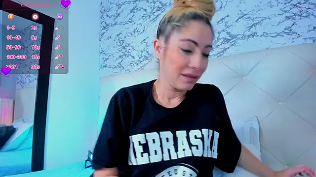 Snapshot of viktoria_davis_ chatting on 19, 2, 2025 viktoria davis online show from 19, 2, 2025