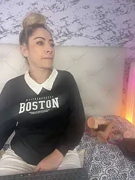 Snapshot of viktoria_davis_ chatting on 23, 2, 2025 viktoria davis online show from 23, 2, 2025