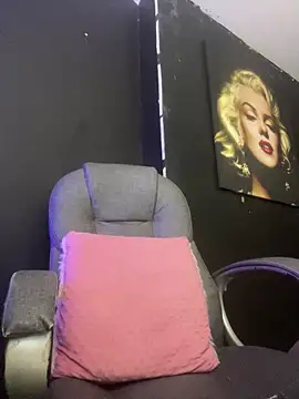 Snapshot of viktoria_davis_ chatting on 1, 11, 2025 viktoria davis online show from 1, 11, 2025