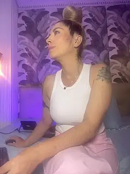 viktoria davis  online show from 4, 4, 2026