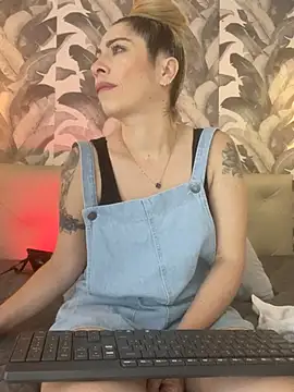 viktoria davis  online show from 21, 4, 2026