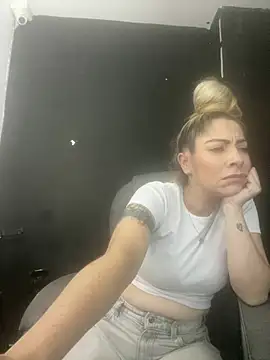 viktoria davis  online show from 22, 4, 2026