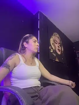 viktoria davis  online show from 27, 4, 2026