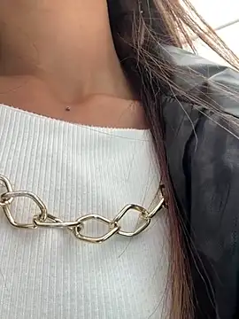 zoe storm online show from 22, 1, 2025