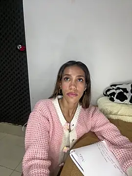 zoe storm online show from 8, 3, 2025