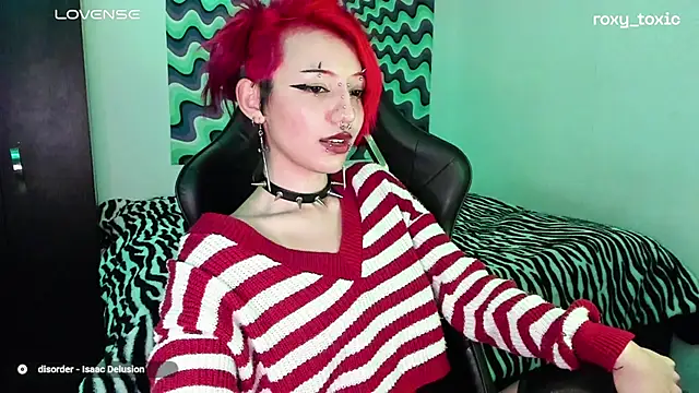 Snapshot of roxy_toxic chatting on 5, 3, 2025 roxy toxic online show from 5, 3, 2025