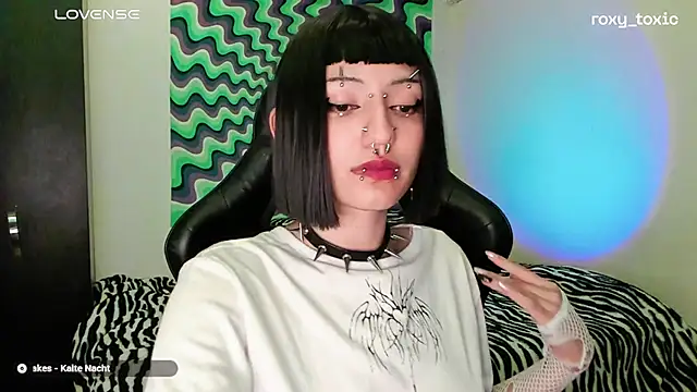 Snapshot of roxy_toxic chatting on 19, 3, 2025 roxy toxic online show from 19, 3, 2025