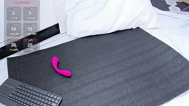 Snapshot of ValeriaOrtega chatting on 7, 2, 2025 ValeriaOrtega online show from 7, 2, 2025