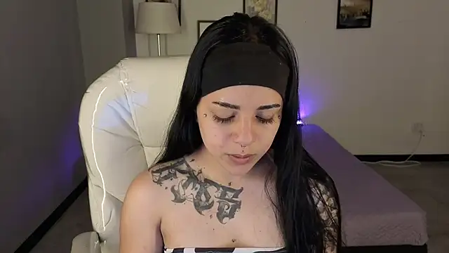 Nicole Foxx  online show from 3, 10, 2025