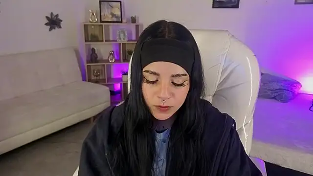 Nicole Foxx  online show from 25, 10, 2025