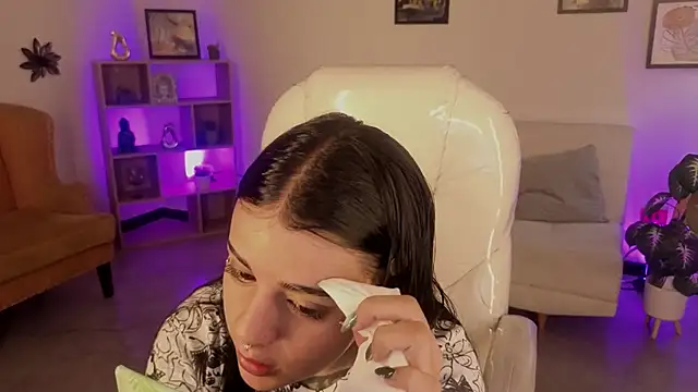 Nicole Foxx  online show from 15, 11, 2025