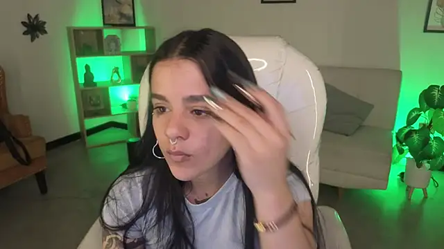 Nicole Foxx  online show from 23, 11, 2025