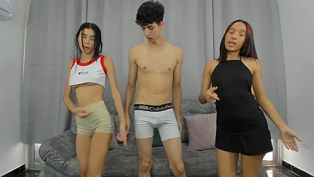 hotlittleones18 online show from 22, 1, 2025