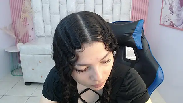 Snapshot of shalon_diaz_s chatting on 22, 10, 2025 shalon diaz s online show from 22, 10, 2025