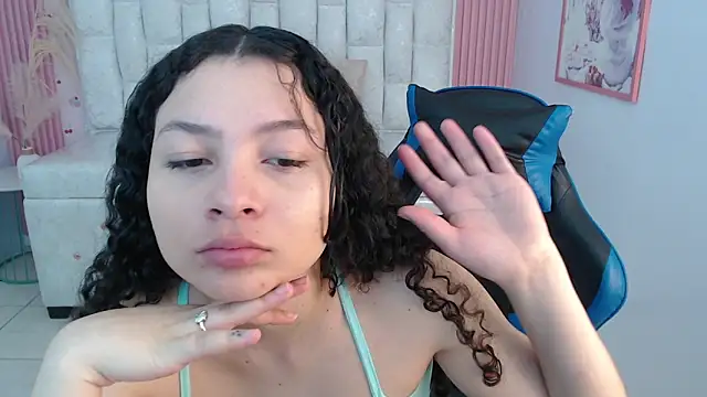 Snapshot of shalon_diaz_s chatting on 27, 10, 2025 shalon diaz s online show from 27, 10, 2025