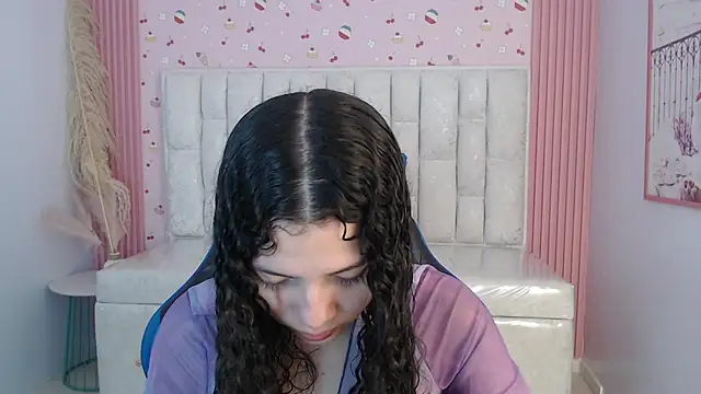 Snapshot of shalon_diaz_s chatting on 4, 12, 2025 shalon diaz s online show from 4, 12, 2025