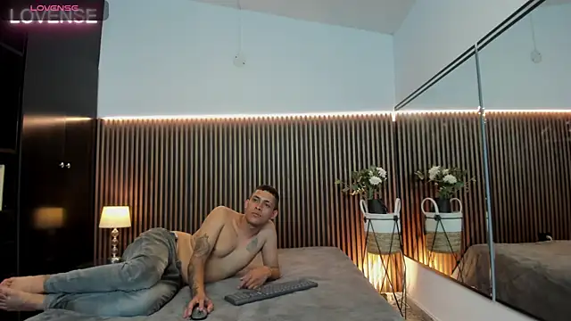 alicia chris online show from 8, 2, 2025