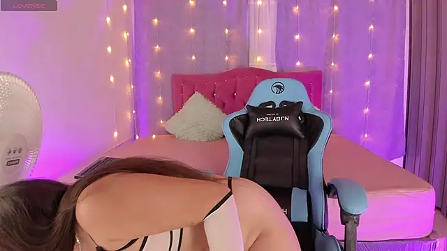 Snapshot of Lia_little18 chatting on 18, 1, 2025 Lia little18 online show from 18, 1, 2025