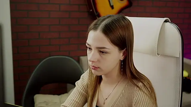 Snapshot of PamBeesly chatting on 22, 1, 2025 PamBeesly online show from 22, 1, 2025