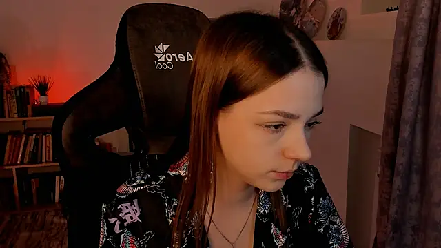 Snapshot of PamBeesly chatting on 25, 1, 2025 PamBeesly online show from 25, 1, 2025