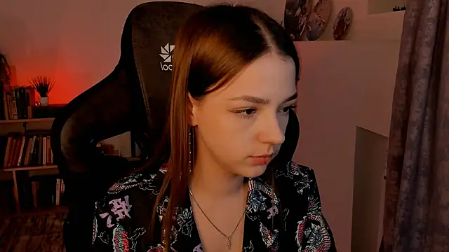 Snapshot of PamBeesly chatting on 25, 1, 2025 PamBeesly online show from 25, 1, 2025