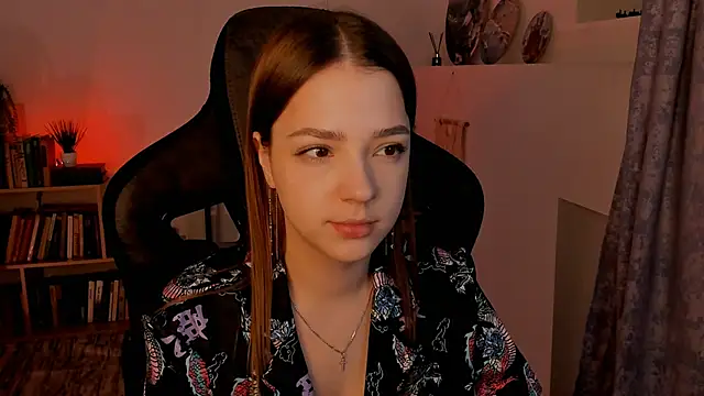 Snapshot of PamBeesly chatting on 25, 1, 2025 PamBeesly online show from 25, 1, 2025