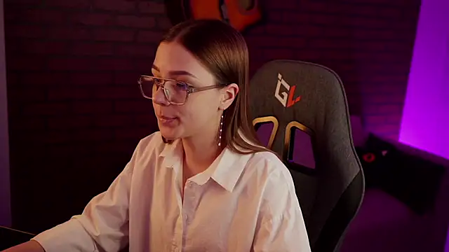 Snapshot of PamBeesly chatting on 26, 1, 2025 PamBeesly online show from 26, 1, 2025