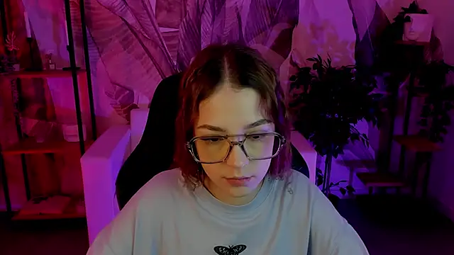 Snapshot of PamBeesly chatting on 28, 1, 2025 PamBeesly online show from 28, 1, 2025