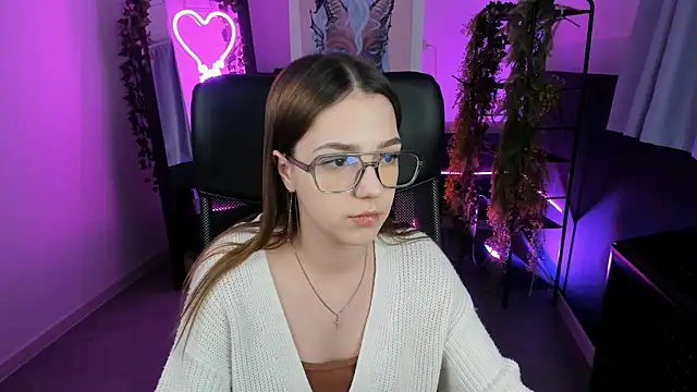 Snapshot of PamBeesly chatting on 8, 2, 2025 PamBeesly online show from 8, 2, 2025