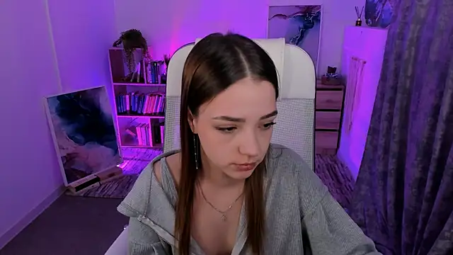 Snapshot of PamBeesly chatting on 24, 2, 2025 PamBeesly online show from 24, 2, 2025