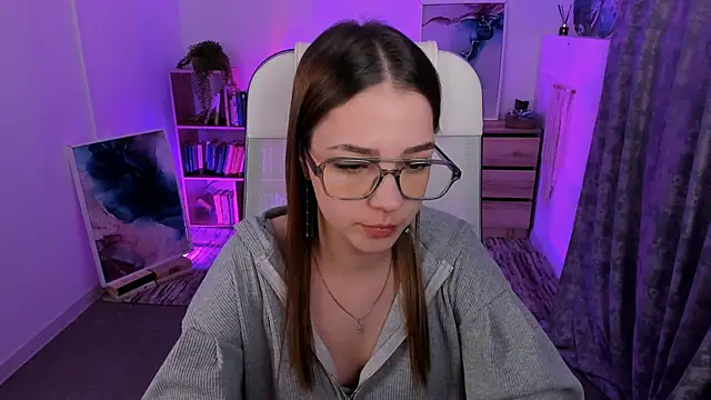 Snapshot of PamBeesly chatting on 24, 2, 2025 PamBeesly online show from 24, 2, 2025