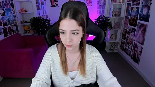 Snapshot of PamBeesly chatting on 3, 3, 2025 PamBeesly online show from 3, 3, 2025