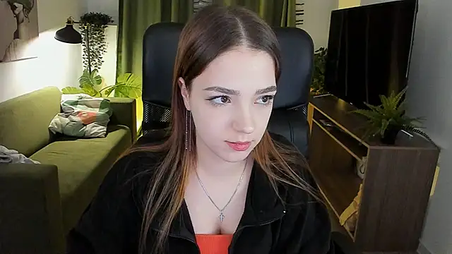 Snapshot of PamBeesly chatting on 5, 3, 2025 PamBeesly online show from 5, 3, 2025