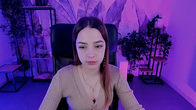 Snapshot of PamBeesly chatting on 13, 3, 2025 PamBeesly online show from 13, 3, 2025