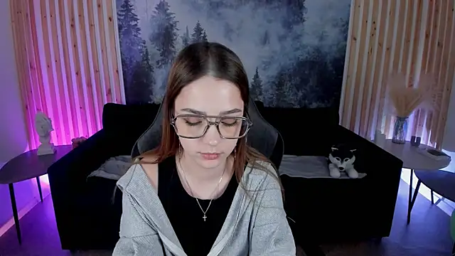 Snapshot of PamBeesly chatting on 14, 3, 2025 PamBeesly online show from 14, 3, 2025