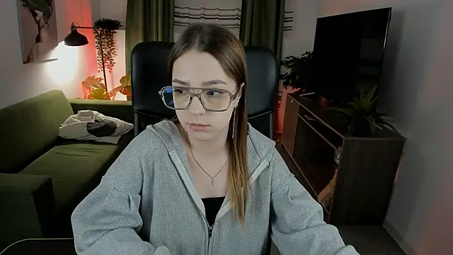 Snapshot of PamBeesly chatting on 16, 3, 2025 PamBeesly online show from 16, 3, 2025