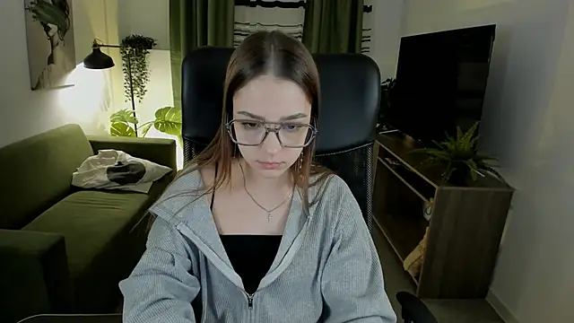 Snapshot of PamBeesly chatting on 19, 3, 2025 PamBeesly online show from 19, 3, 2025